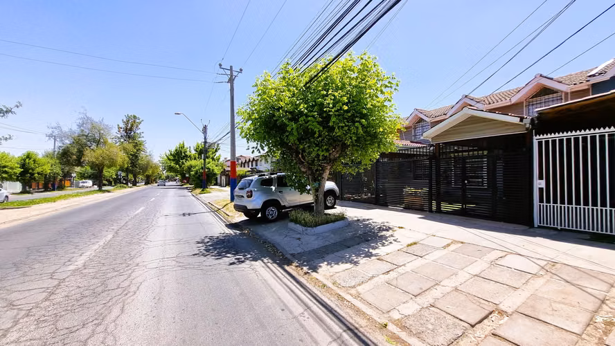 Maravillosa casa en Av. México entre Av. Gabriela Oriente y Valle Central
