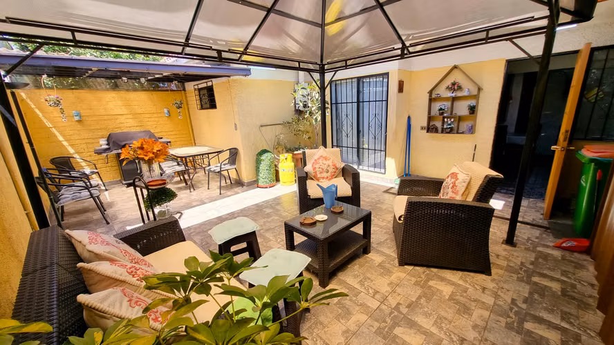Maravillosa casa en Av. México entre Av. Gabriela Oriente y Valle Central