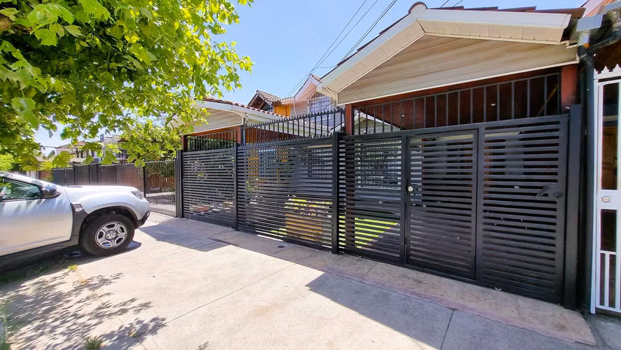 Maravillosa casa en Av. México entre Av. Gabriela Oriente y Valle Central