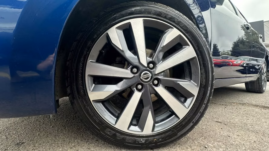 NISSAN VERSA 1.6 SENSE AUT (2021) - Imagen 3