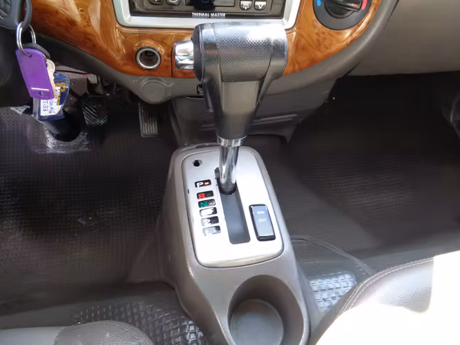 hyundai porter año 2011 cabina y media con caja de frio - Imagen 9
