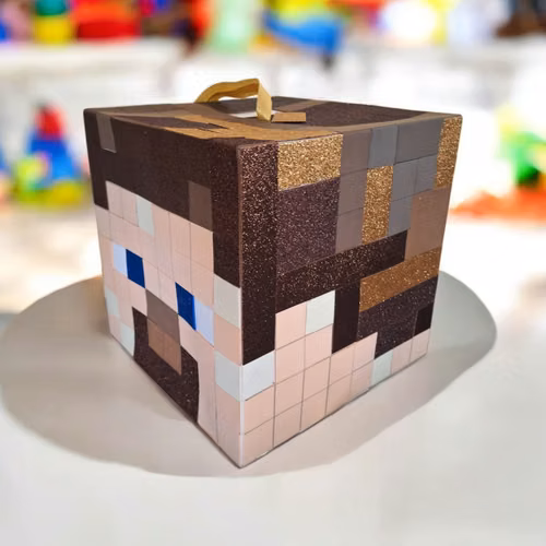 Piñatas, maquetas, personajes de cartón