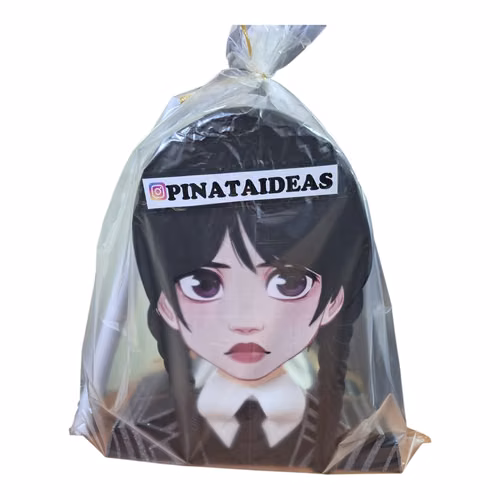 Piñatas, maquetas, personajes de cartón