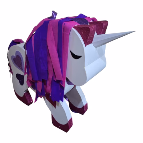 Piñatas, maquetas, personajes de cartón