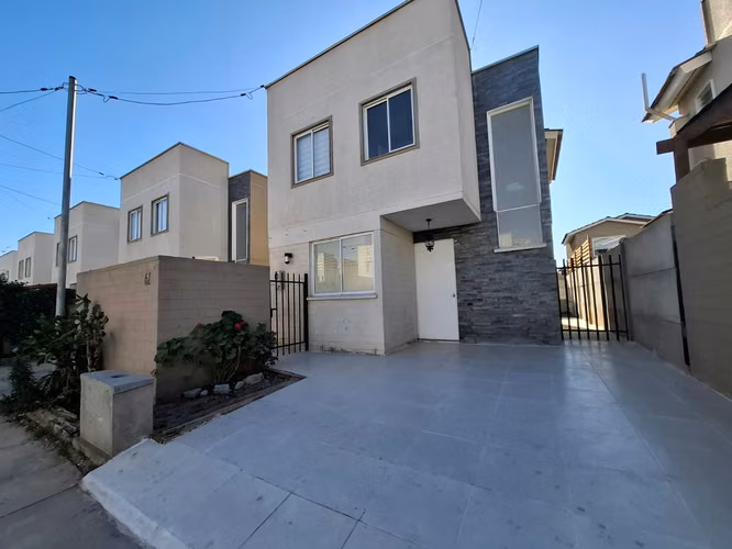 Casa de 3 dormitorios en condominio Las Pircas.