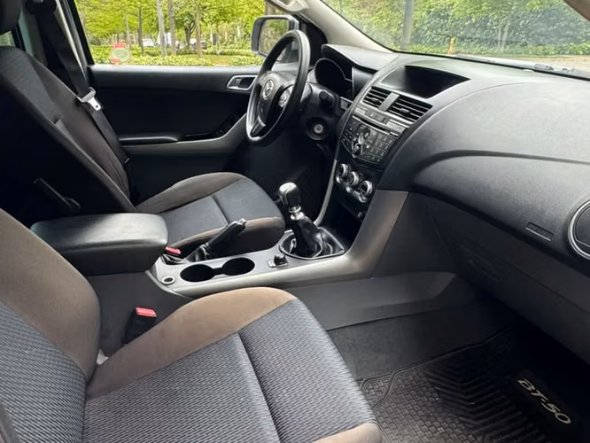 MAZDA Bt-50 2.2 SDX DCAB DIESEL 4X4 6MT 2020 (perdida asimi) - Imagen 15