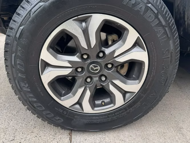 MAZDA Bt-50 2.2 SDX DCAB DIESEL 4X4 6MT 2020 (perdida asimi) - Imagen 17
