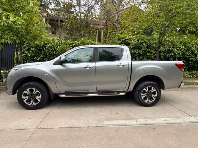 MAZDA Bt-50 2.2 SDX DCAB DIESEL 4X4 6MT 2020 (perdida asimi) - Imagen 7