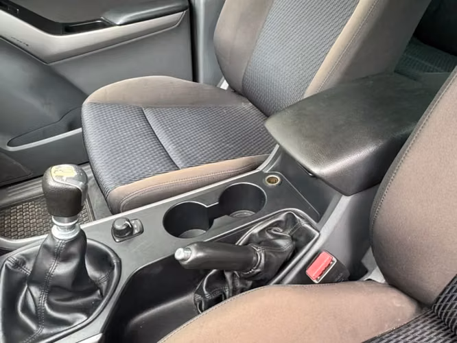 MAZDA Bt-50 2.2 SDX DCAB DIESEL 4X4 6MT 2020 (perdida asimi) - Imagen 2