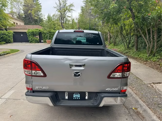 MAZDA Bt-50 2.2 SDX DCAB DIESEL 4X4 6MT 2020 (perdida asimi) - Imagen 10