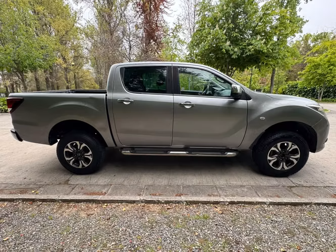 MAZDA Bt-50 2.2 SDX DCAB DIESEL 4X4 6MT 2020 (perdida asimi) - Imagen 14