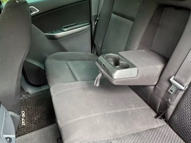 MAZDA Bt-50 2.2 SDX DCAB DIESEL 4X4 6MT 2020 (perdida asimi) - Imagen 8