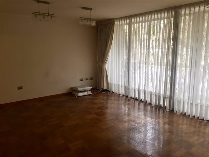 Depto duplex en arriendo de 3 dorm. en Parque Bustamante