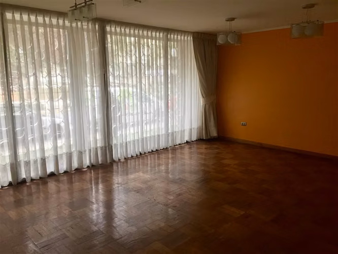 Depto duplex en arriendo de 3 dorm. en Parque Bustamante