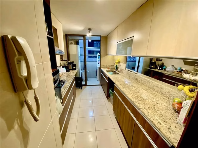 Departamento en venta de 3 dorm. en Las Condes