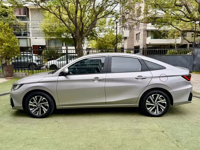 TOYOTA YARIS E MT - 2025 | 4888 - Imagen 4