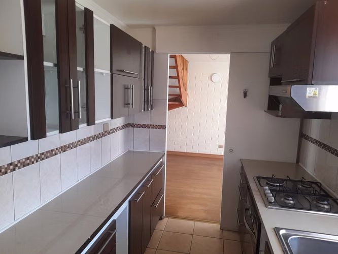 Casa 3 dormitorios en arriendo, calle Rafael Fabres, Villa Alemana