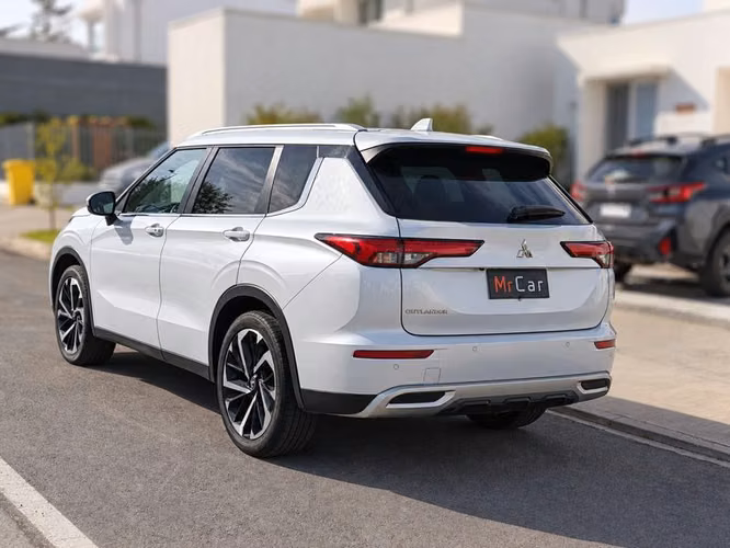 MITSUBISHI OUTLANDER 4X4 GLX - 2023 | 4892 - Imagen 9