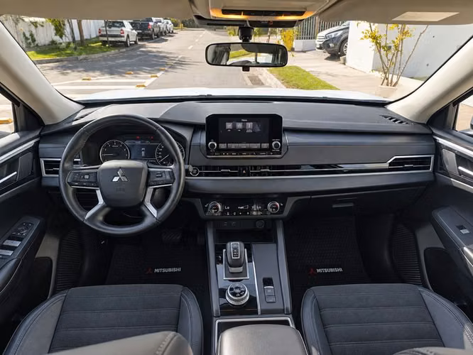 MITSUBISHI OUTLANDER 4X4 GLX - 2023 | 4892 - Imagen 11