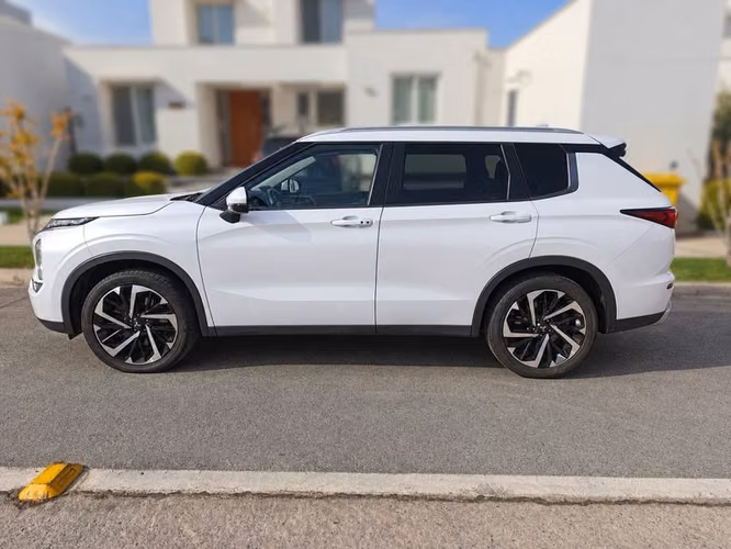 MITSUBISHI OUTLANDER 4X4 GLX - 2023 | 4892 - Imagen 8