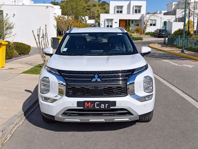MITSUBISHI OUTLANDER GL - 2023 | 4892