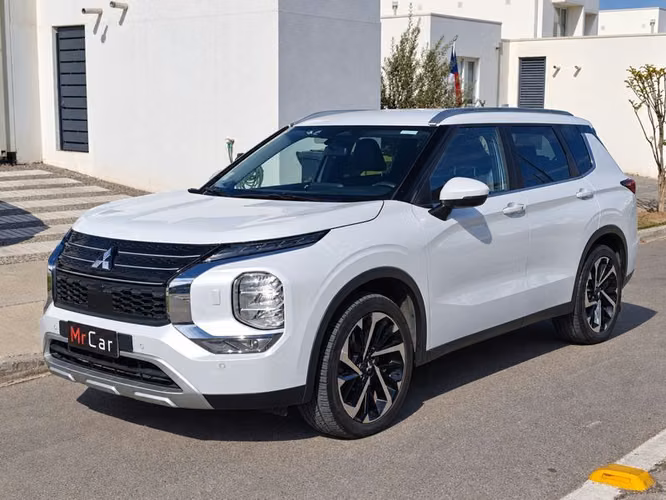 MITSUBISHI OUTLANDER 4X4 GLX - 2023 | 4892 - Imagen 7