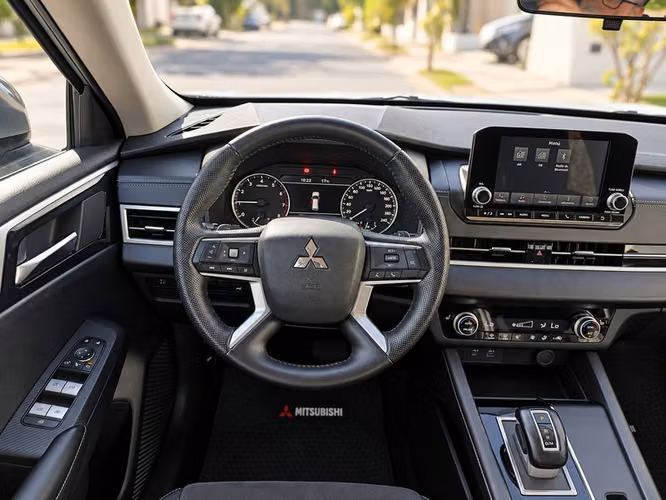 MITSUBISHI OUTLANDER 4X4 GLX - 2023 | 4892 - Imagen 13