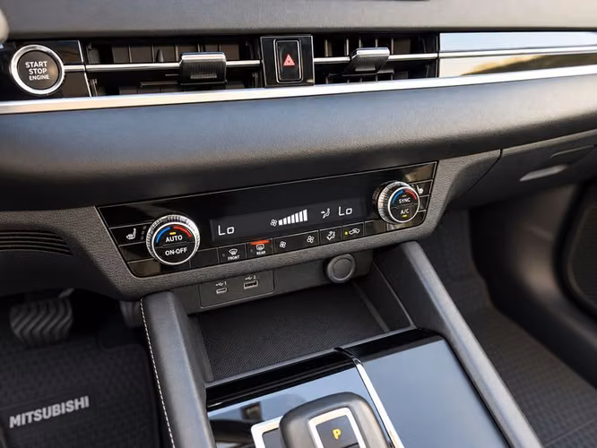 MITSUBISHI OUTLANDER 4X4 GLX - 2023 | 4892 - Imagen 20