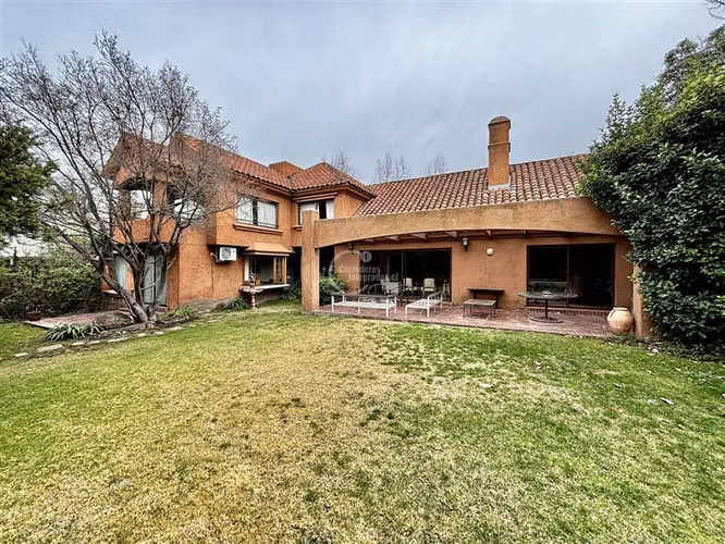 Excelente casa 5 dormitorios Golf de Manquehue/Av. El Parque - Imagen 4