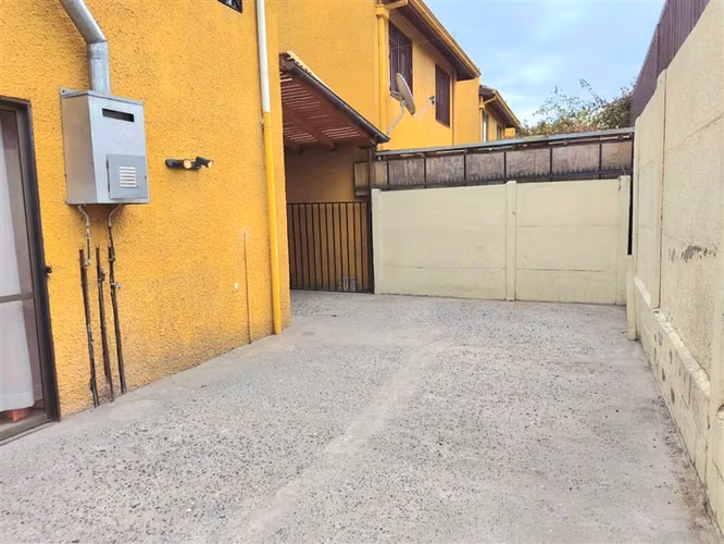 AMPLIA CASA DE DOS PISOS EN SECTOR RESIDENCIAL DE MAIPU - Imagen 11