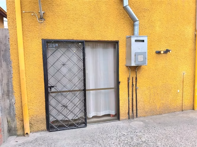 AMPLIA CASA DE DOS PISOS EN SECTOR RESIDENCIAL DE MAIPU - Imagen 9