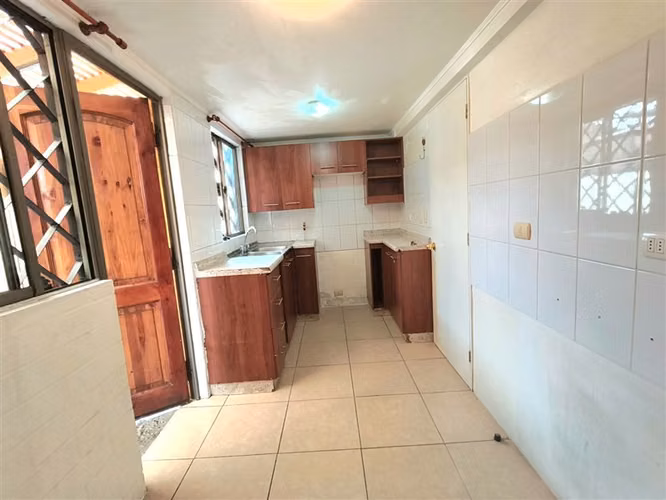 AMPLIA CASA DE DOS PISOS EN SECTOR RESIDENCIAL DE MAIPU - Imagen 15