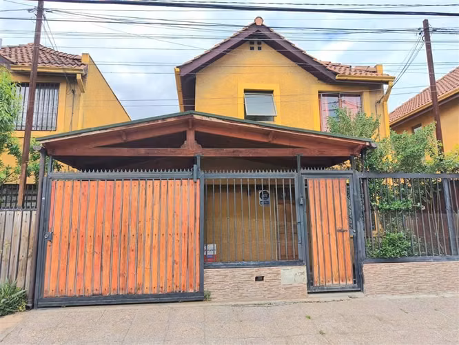 AMPLIA CASA DE DOS PISOS EN SECTOR RESIDENCIAL DE MAIPU - Imagen 2