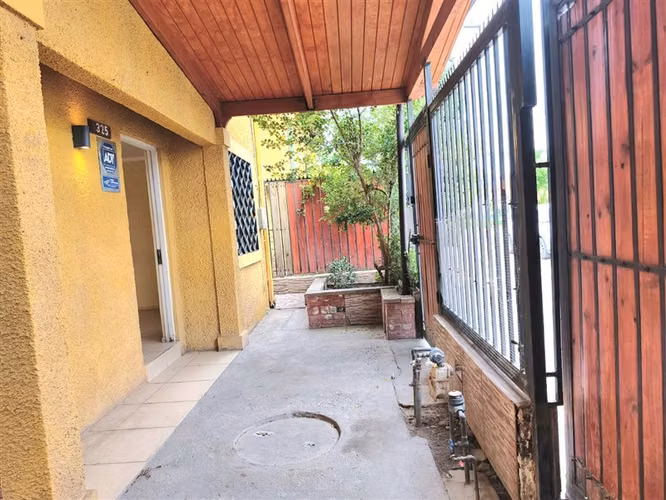 AMPLIA CASA DE DOS PISOS EN SECTOR RESIDENCIAL DE MAIPU - Imagen 7