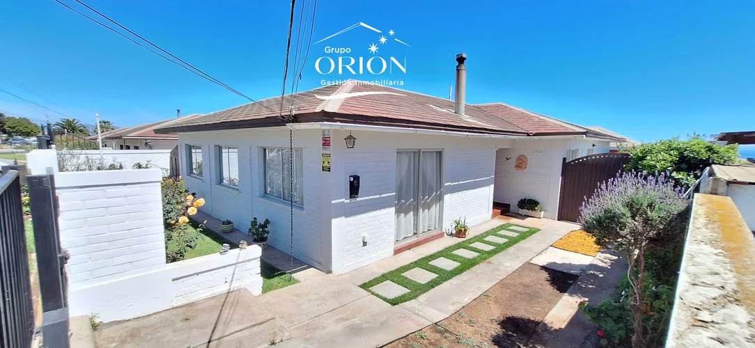 Casa Amplia con Excelente Conectividad (185055)
