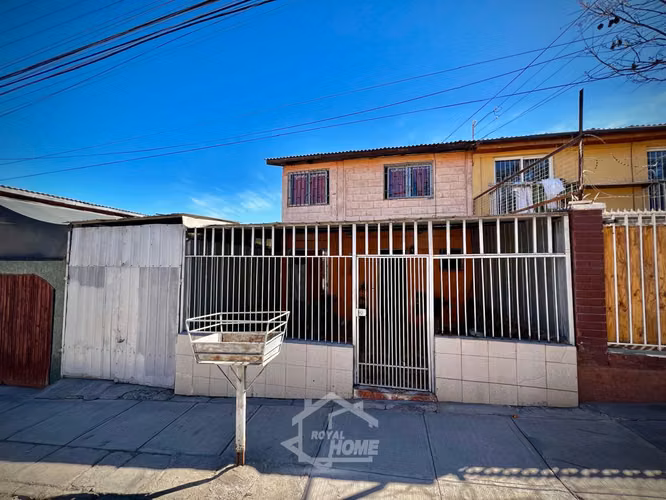 Amplia Casa de 4 Dormitorios y 1 Baño a Pasos de Av. El Chañar - Imagen 2