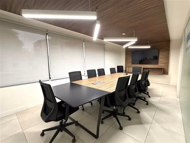 En arriendo oficina planta completa amoblada en Providencia