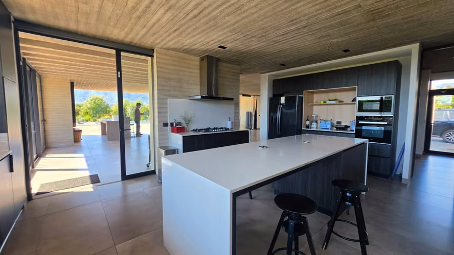 VENTA DE MODERNA Y EXCLUSIVA CASA EN LIMACHE - Imagen 4