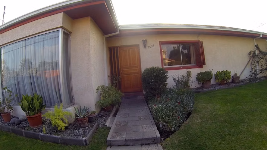 CASA DE 1 PISO A PASOS DE AV LAS CONDES - Imagen 2