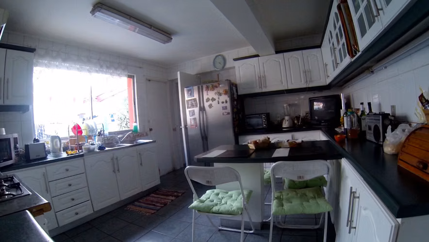 CASA DE 1 PISO A PASOS DE AV LAS CONDES - Imagen 1