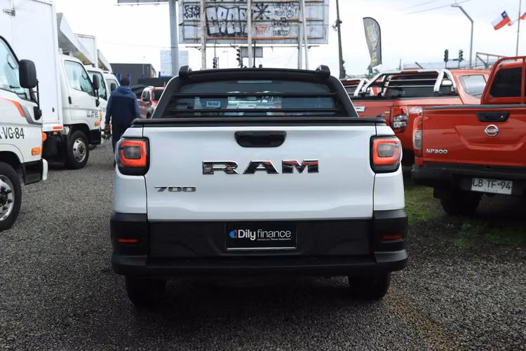 CAMIONETA RAM 700 DOBLE CABINA 2023 UN SOLO DUEÑO 1.4L BENCINA MT - Imagen 3