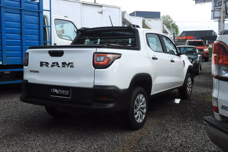 CAMIONETA RAM 700 DOBLE CABINA 2023 UN SOLO DUEÑO 1.4L BENCINA MT - Imagen 4