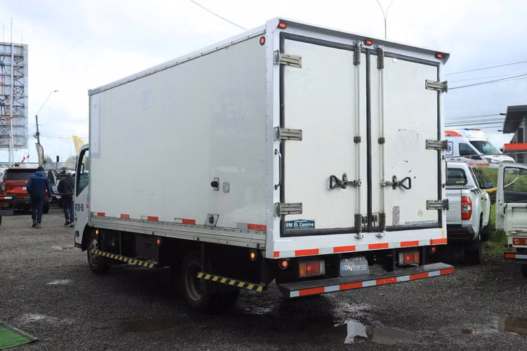 CAMION CHEVROLET NKR 2021 CARROCERIA FRIO CON AC FULL EQUIPO FACTURABLE