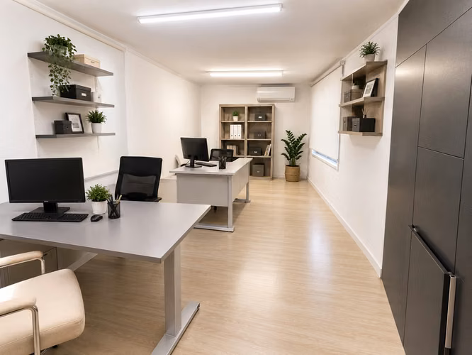 OFICINA  EN CASA CON AMPLIOS ESPACIOS Y  GRAN POTENCIAL