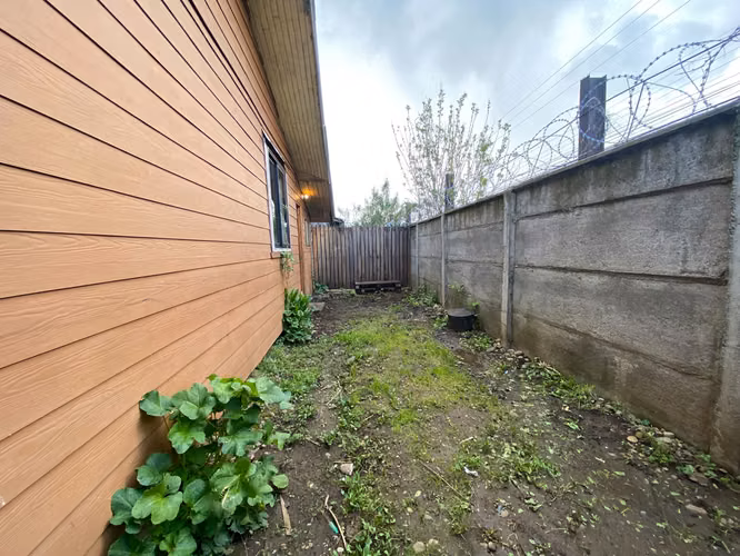 CASA EN CINCO NORTE, TEMUCO  2 DORMITORIOS, AMPLIO TERRENO - Imagen 13
