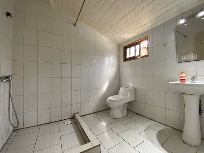 CASA EN CINCO NORTE, TEMUCO  2 DORMITORIOS, AMPLIO TERRENO - Imagen 7