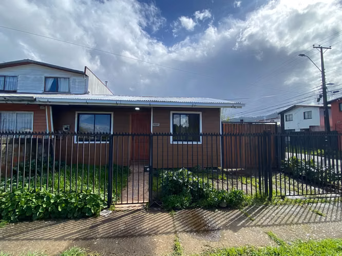 CASA EN CINCO NORTE, TEMUCO  2 DORMITORIOS, AMPLIO TERRENO - Imagen 1