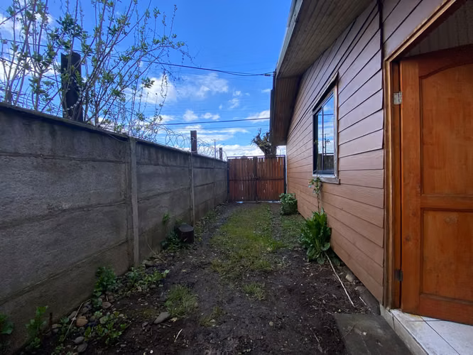 CASA EN CINCO NORTE, TEMUCO  2 DORMITORIOS, AMPLIO TERRENO - Imagen 5