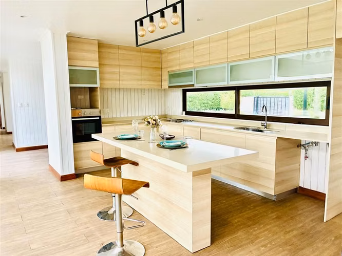 Linda Casa en venta de 3 dorm + servicio - Imagen 5