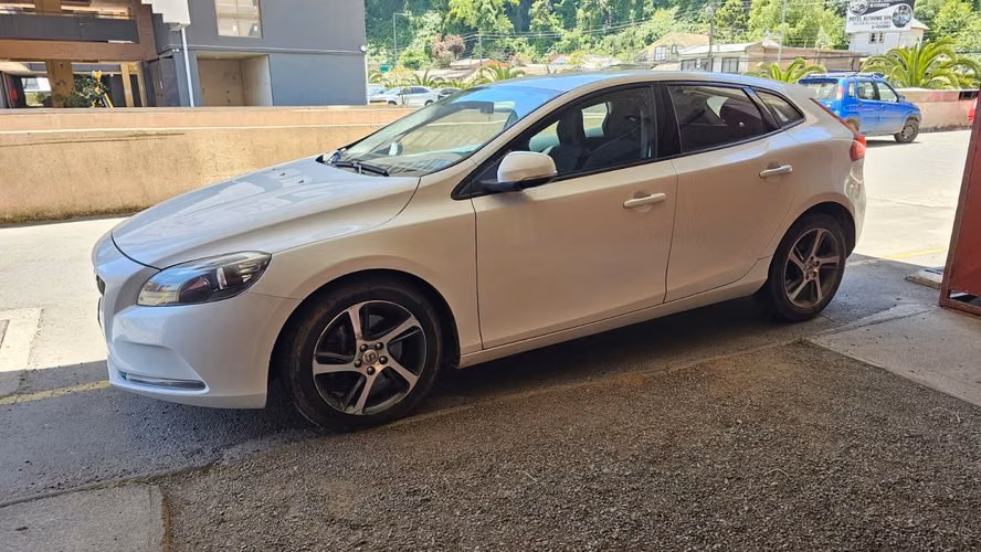 Volvo v40 AT/diesel 2019 - Imagen 2